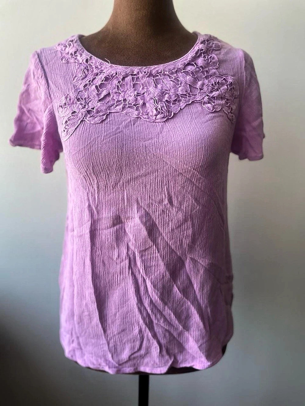EST. 1946 Lace Detail Short Sleeve Top in Purple Small Like New